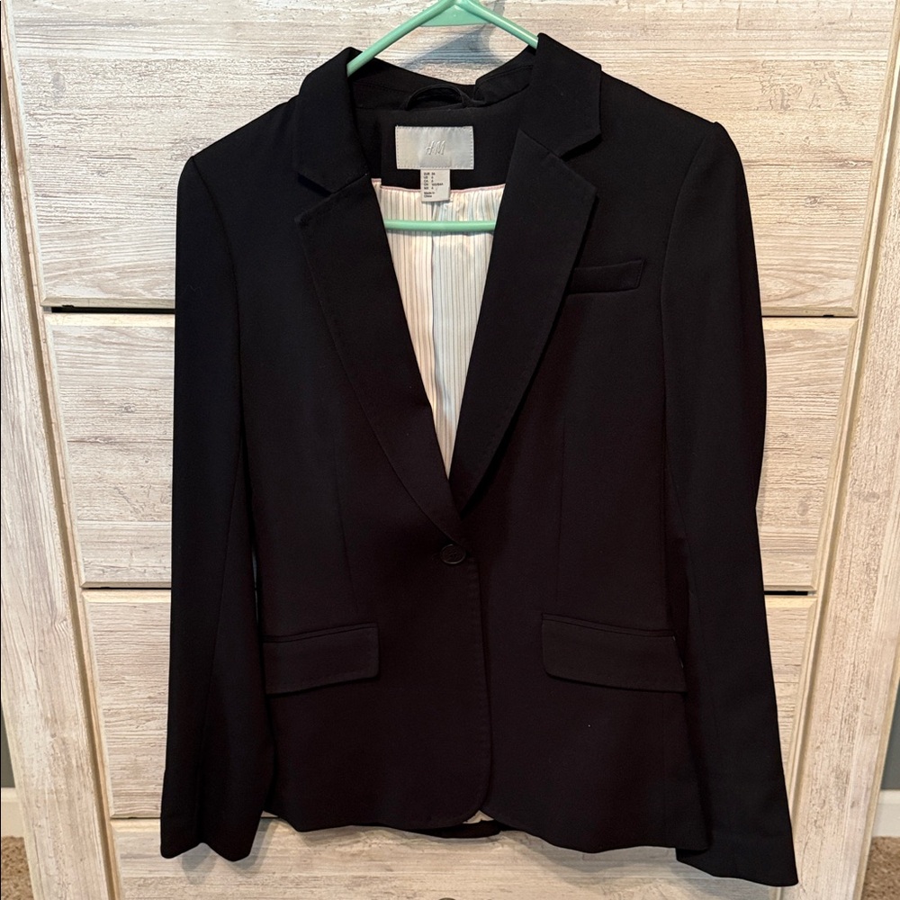 Women’s H&M suit jacket